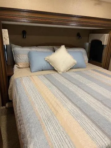 2 Bedroom Glamping Rv W/Golf Cart