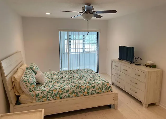 Sunny Jupiter Villa