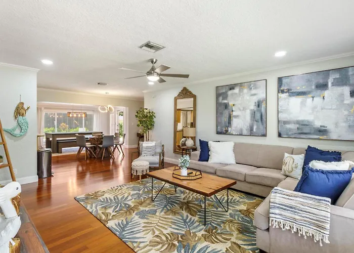 2 Miles To Beach~ Pool ~Cabana~ Pool Table