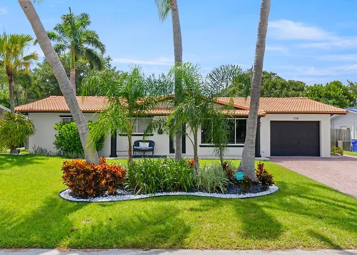 2 Miles To Beach~ Pool ~Cabana~ Pool Table
