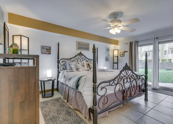 Pensacola Beach Condo W/ Patio & Access To Beach!