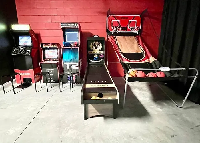 The Arcade Close To Downtown With Fenced Yard