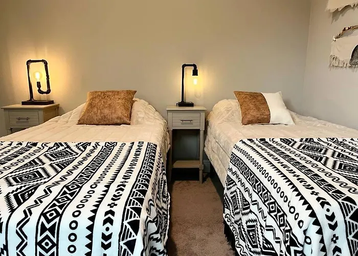 Sweet Stay With Fully Fenced Yard