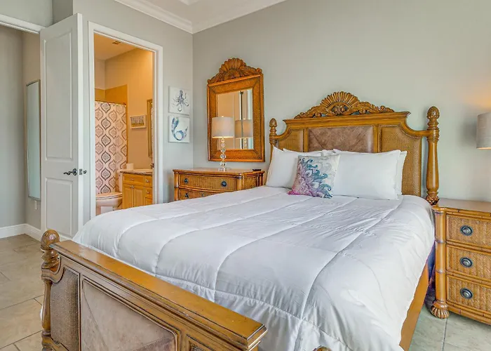 Pensacola Beach Penthouse W/ View + Pool Access!