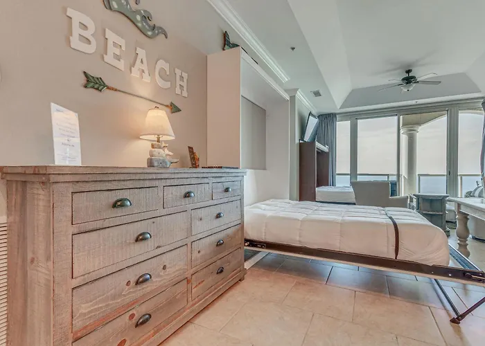 Pensacola Beach Penthouse W/ View + Pool Access!