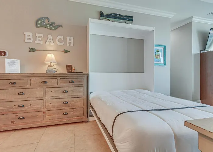 Pensacola Beach Penthouse W/ View + Pool Access!