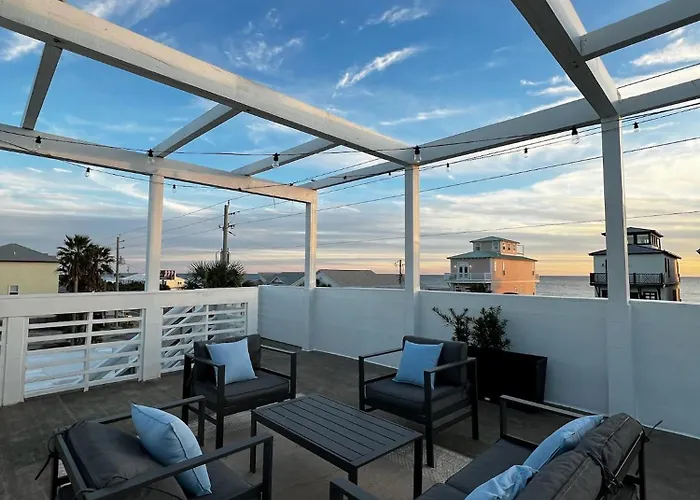 3 Bedroom Catalina Townhome With Rooftop Deck Great Oceanviews, Steps To Beach
