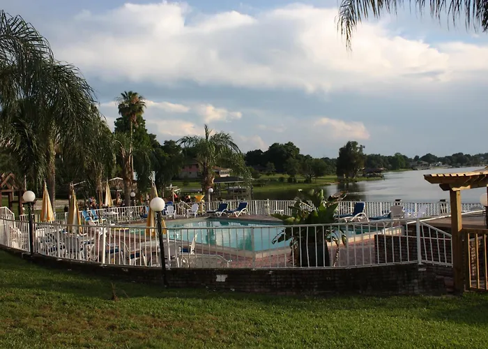Lake Roy Beach Inn - Winter Haven