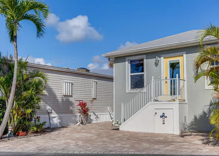 South Hutchinson Island Cottage W/ Beach Access!