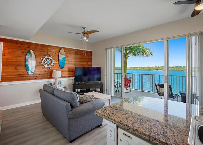 Oceanfront Luxury Condo! Mins To Beach! Rum Bar Next Door!