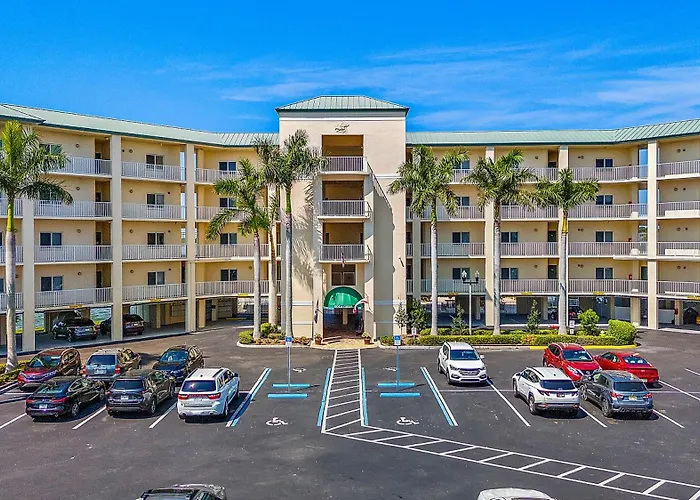 Oceanfront Luxury Condo! Mins To Beach! Rum Bar Next Door!
