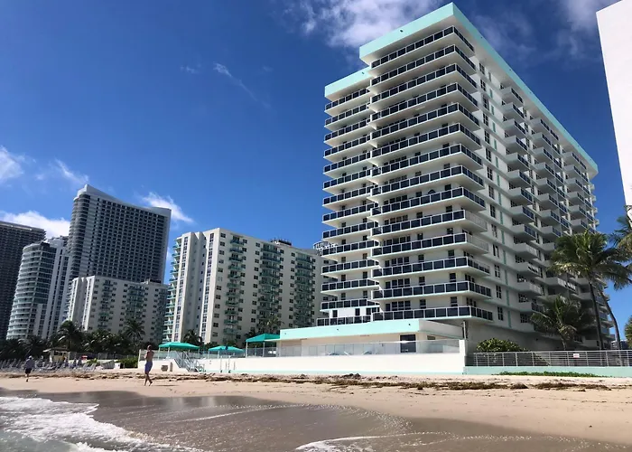 Atlantic Penthouse: Beachfront Luxury with Ocean Views