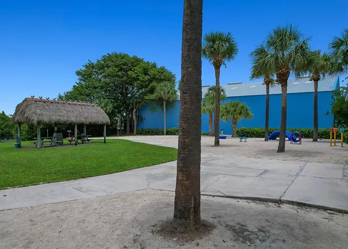 Bayberry Key - Waterfront Boutique Resort, Dock, Direct Water Views!