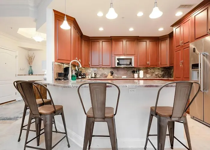 Be A Nomad -3Br Half Block Beach - Sleeps 8 - Jacksonville Beach Condo