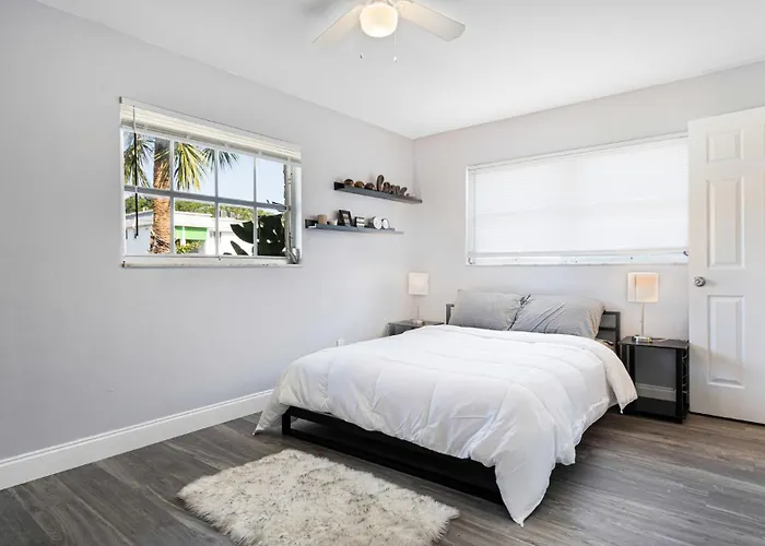 2 Bedroom 2 Bathroom Apartment In Cape Coral Yacht Club Area