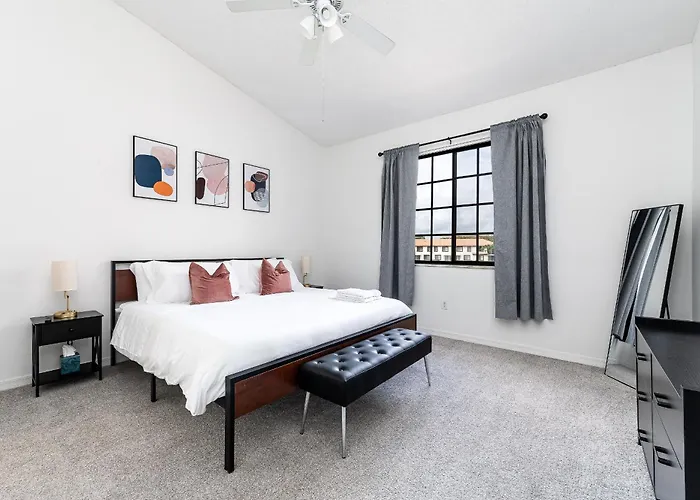 Newly Remodeled Lakefront Oasis
