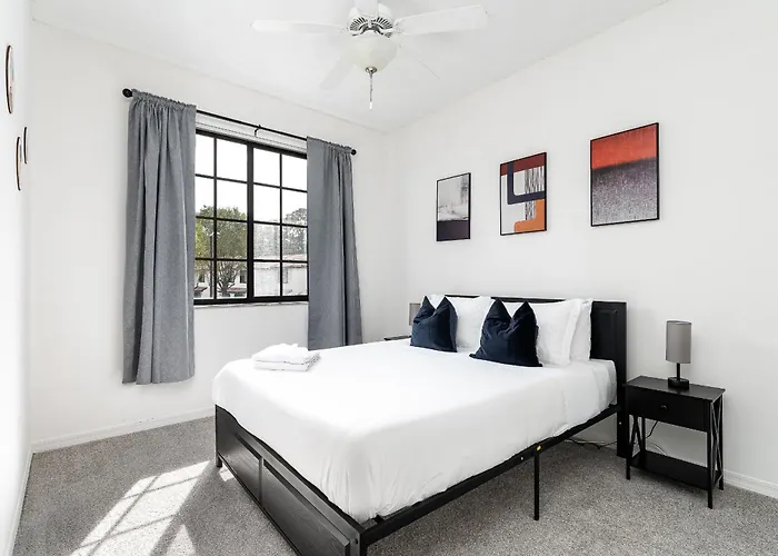 Newly Remodeled Lakefront Oasis
