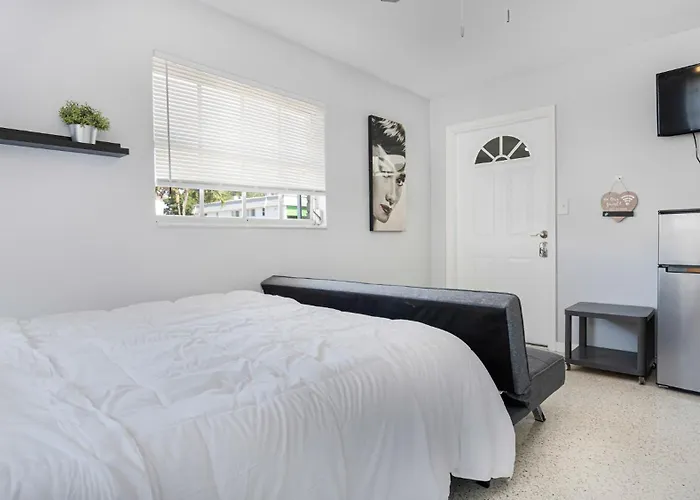 Small Studio In Cape Coral Close To Many Restaraunts