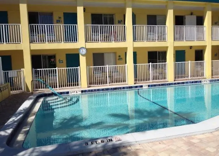 Malyn 107, Waterfront Condo, Short Walk To Beach
