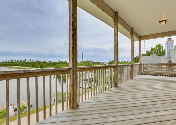 Family-Friendly Waterfront Oasis: 7 Miles To Beach