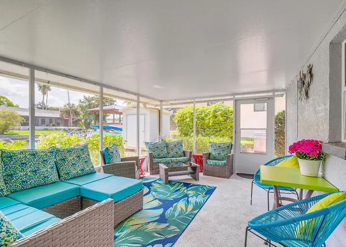 Dock, Kayaks & Bicycles: Crystal River Getaway!