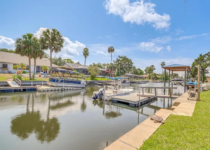 Dock, Kayaks & Bicycles: Crystal River Getaway!