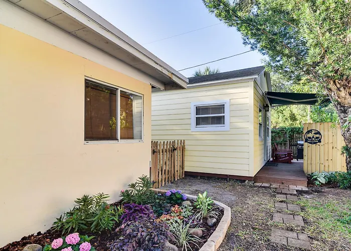 Cozy St Pete Home ~ 2 Mi To Madeira Beach!