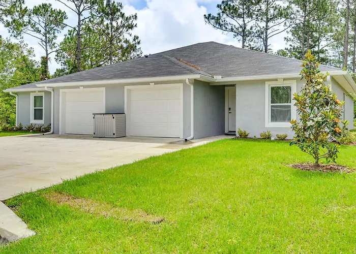 Palm Coast Duplex W/ Screened Patio, Near Beaches!