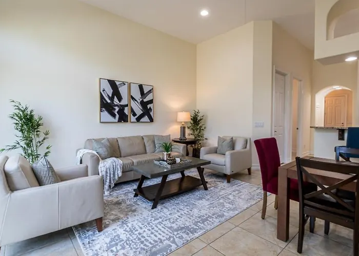 Luxury Townhouse Minutes From Beach And Downtown