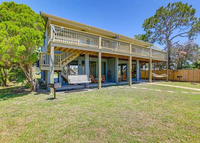 Waterfront Cedar Key Duplex Home: Grill & Dock!