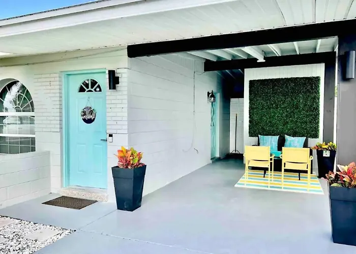 Coastal Retreat By Tpa & Stadium