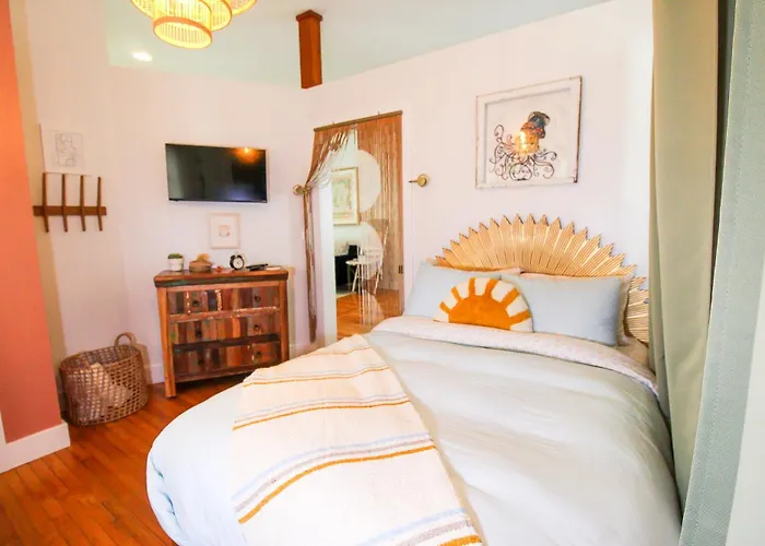 Luxurious Bohemian Bungalow In Lincolnville - Mins From Downtown!