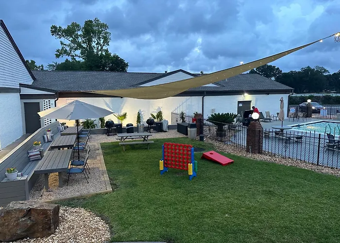 At Home Inn - Pensacola