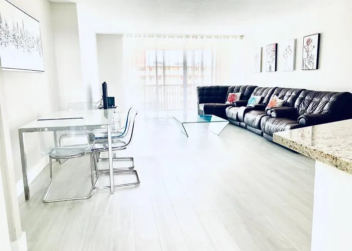 Modern 2Br 2Ba Condo Near Aventura! Wi-Fi! Parking