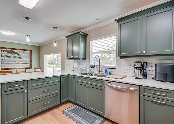 1 Block To Shore: Fort Myers Beach Retreat