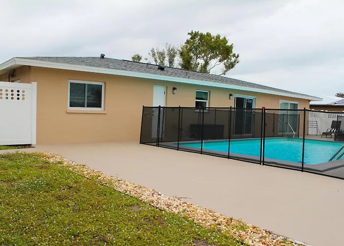 Rotonda Pool Oasis Near Beaches - Sleeps 9
