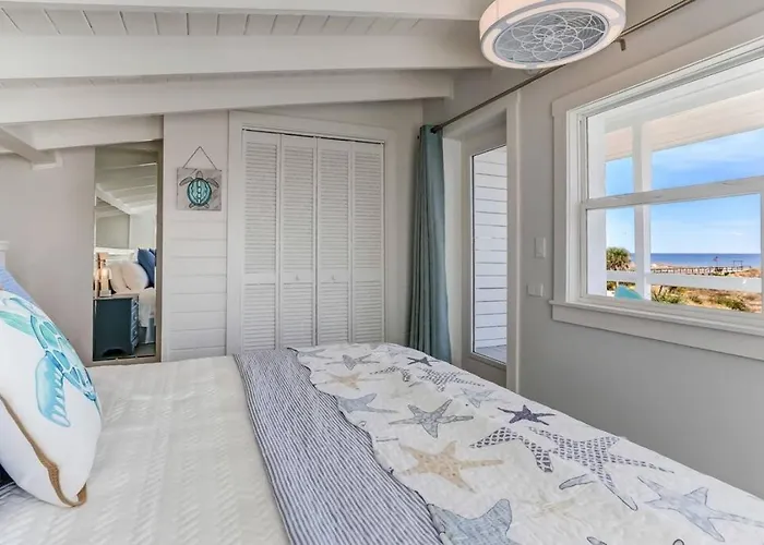 Turtle Loft - Charming Oceanfront Loft - Multiple Decks - Private Beach Access