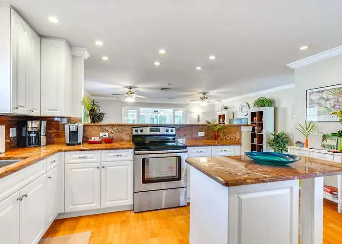 Fort Myers Bungalow - 12 Miles To The Beach!