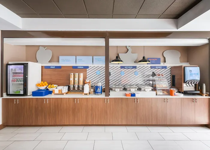 Holiday Inn Express & Suites Spring Hill By Ihg