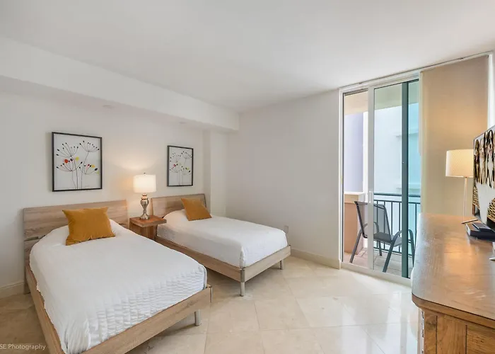 Prime Sunny Isles Stay With Pool And Free Parking