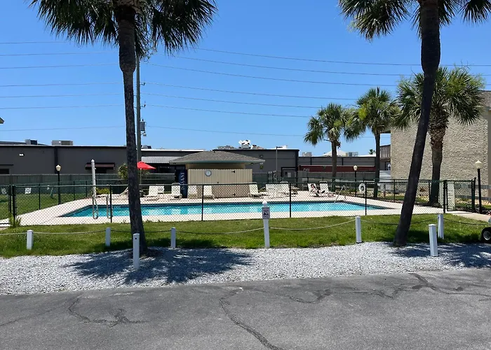 Beach Access Close To Walmart, Bowling,Skating And Game Room