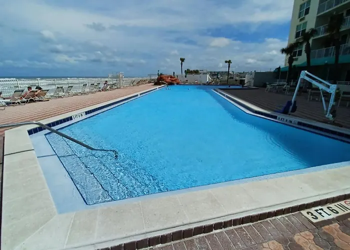 Daytona Studio Heated Pool & Ocean Views