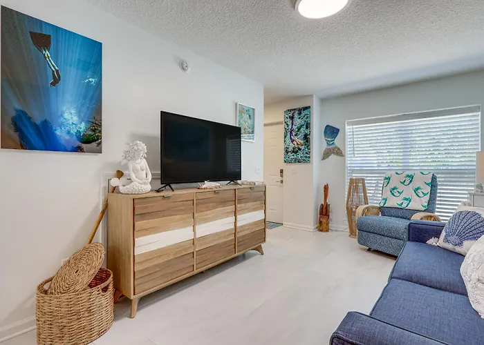 Fernandina Beach Townhome W/ Patio: Walk To Beach!