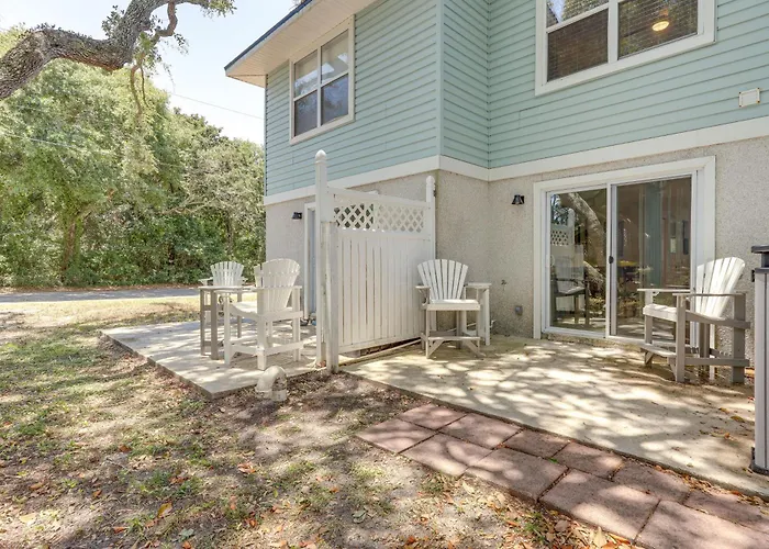 Fernandina Beach Townhome W/ Patio: Walk To Beach!