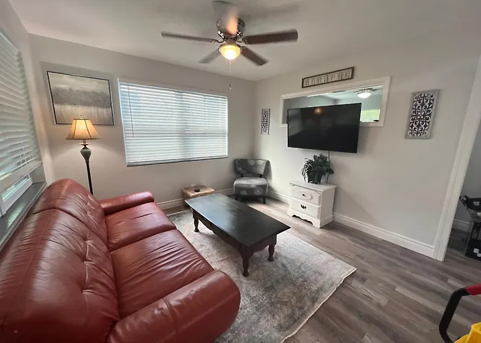 875 Oasis #1 Location!