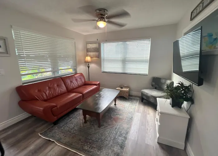 875 Oasis #1 Location!