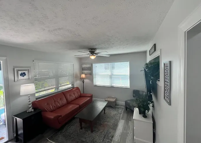 875 Oasis #1 Location!