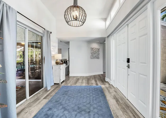 5 Beds 3 Bdr 2 Bath Heated Pool, Grill, Patio