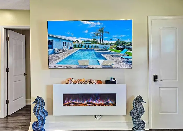 New Stunning Delray Waterfront Oasis - Heated Pool, Spa, Canal, Dock, Huge Patio, Pool Table!