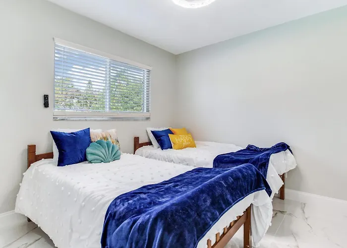 Villa Lux With Pool In Palm Harbor
